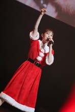 「労働讃歌」を歌う高井千帆。（Photo by SARU［SARUYA AYUMI］）