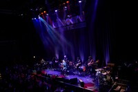 「KAYAMA YUZO The Best」の様子。