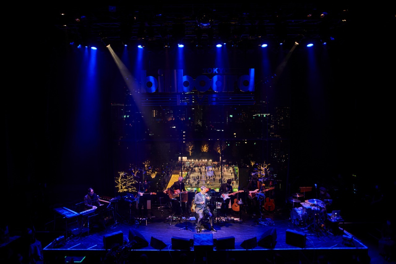 「KAYAMA YUZO The Best」の様子。