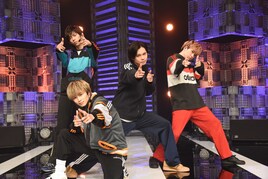 超特急「トレタリ」で最新アルバムの楽曲をフルサイズパフォーマンス、明日は「Добрый день」