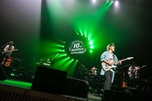 「ナオト・インティライミ 10TH ANNIVERSARY LIVE TOUR 2021」東京・LINE CUBE SHIBUYA（渋谷公会堂）公演の様子。（撮影：森好弘）