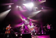 「ナオト・インティライミ 10TH ANNIVERSARY LIVE TOUR 2021」東京・LINE CUBE SHIBUYA（渋谷公会堂）公演の様子。（撮影：森好弘）