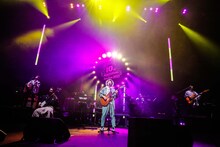 「ナオト・インティライミ 10TH ANNIVERSARY LIVE TOUR 2021」東京・LINE CUBE SHIBUYA（渋谷公会堂）公演の様子。（撮影：森好弘）