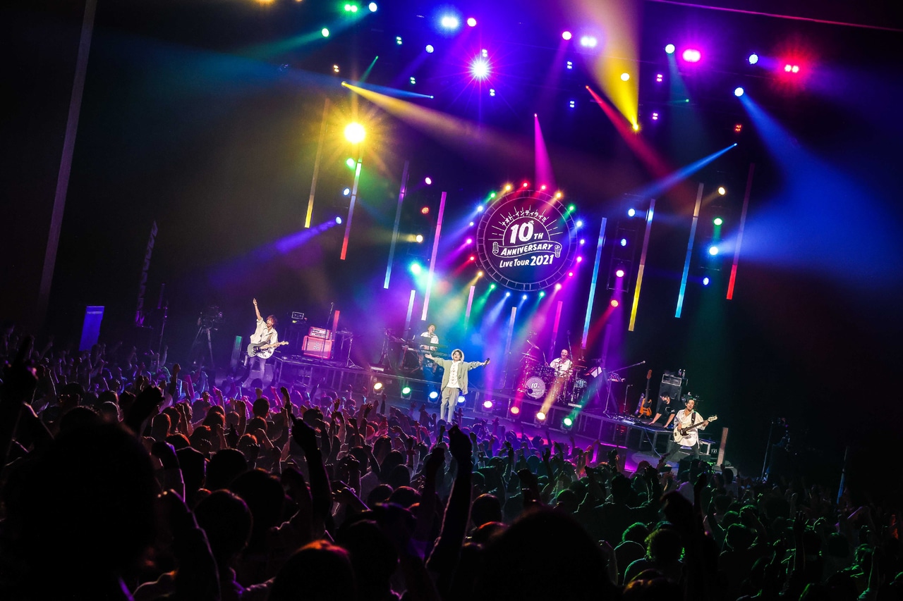 「ナオト・インティライミ 10TH ANNIVERSARY LIVE TOUR 2021」東京・LINE CUBE SHIBUYA（渋谷公会堂）公演の様子。（撮影：森好弘）