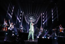 「ナオト・インティライミ 10TH ANNIVERSARY LIVE TOUR 2021」東京・LINE CUBE SHIBUYA（渋谷公会堂）公演の様子。（撮影：森好弘）