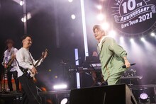 左から小山豊、ナオト・インティライミ。（撮影：森好弘）