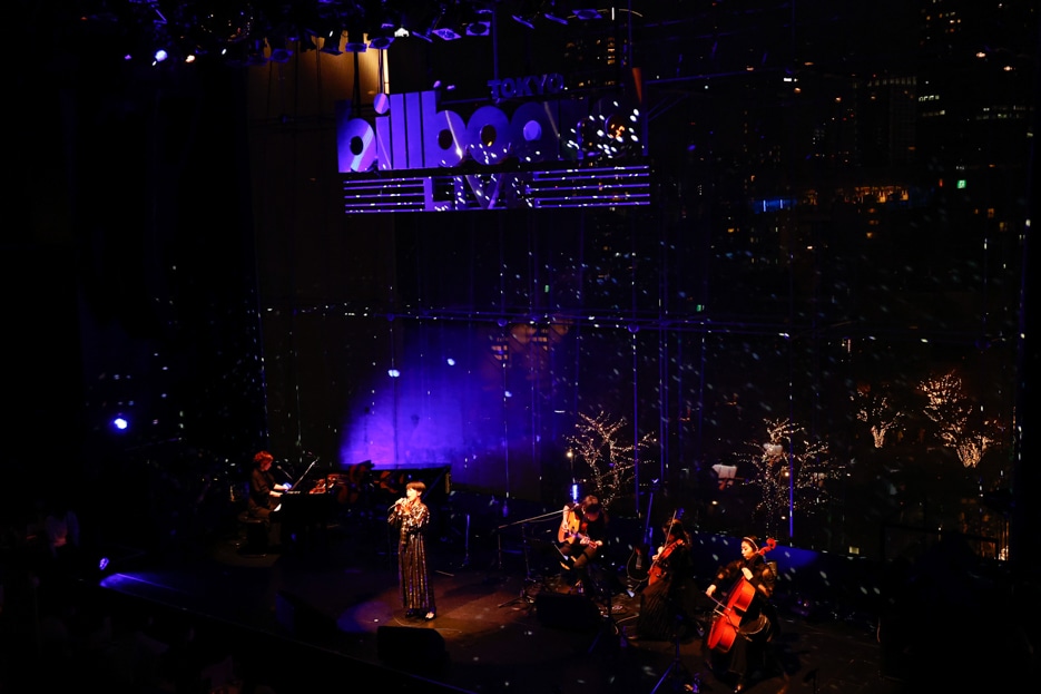 「miwa Billboard Live Tour 2021 “miwa CLASSIC”」東京公演の様子。（写真：佐藤薫）