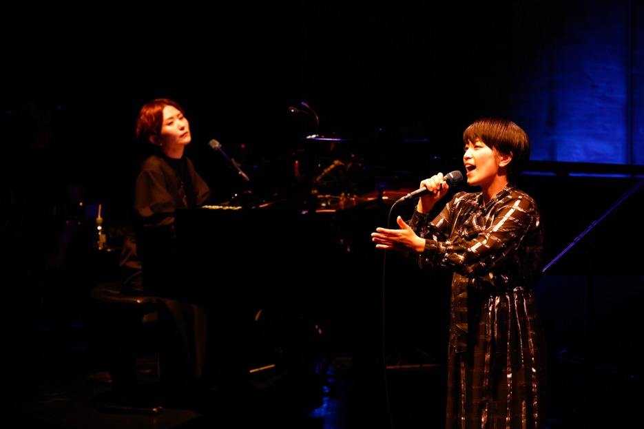 「miwa Billboard Live Tour 2021 “miwa CLASSIC”」東京公演の様子。（写真：佐藤薫）