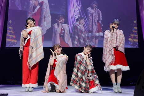 左から小島はな、鈴木萌花、高井千帆、市川優月。（Photo by RYOHEI TSUKADA）