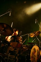 尾崎和樹（Dr）（撮影：鳥居洋介）