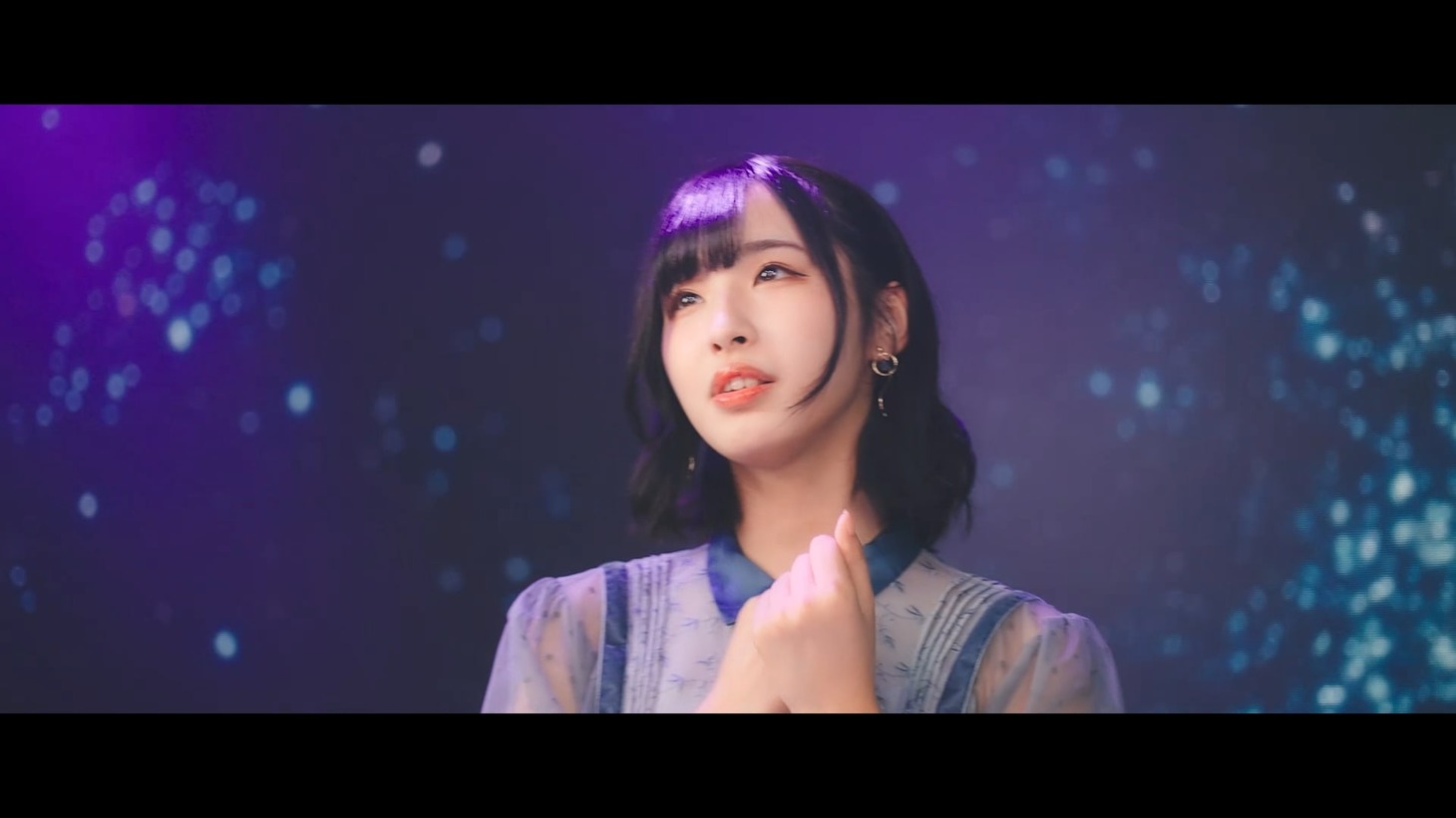 勝手に！四国観光大使「夢をガラス瓶の中に」ミュージックビデオより。(c)STU / KING RECORDS