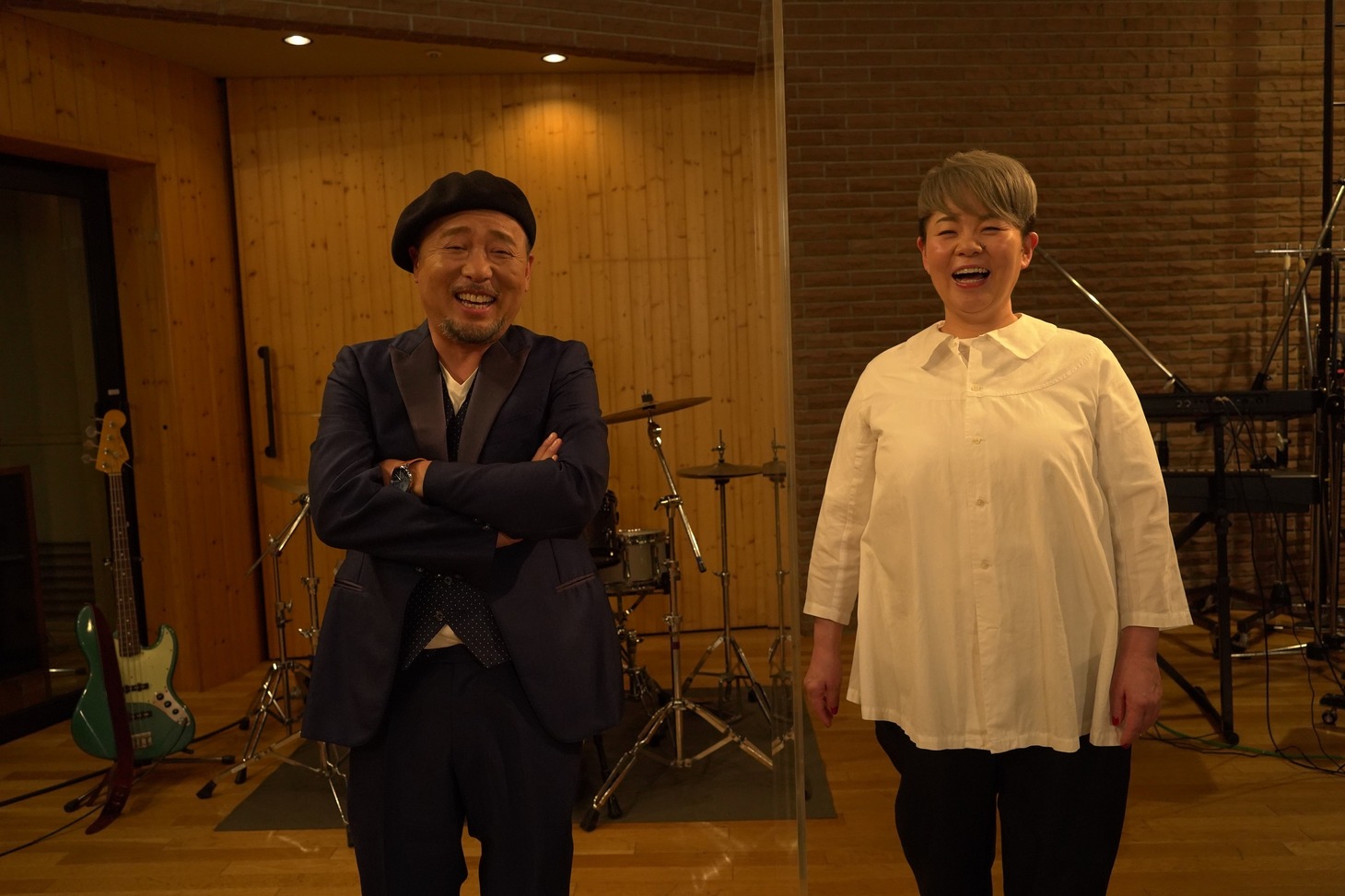 左からマキタスポーツ、島津亜矢。