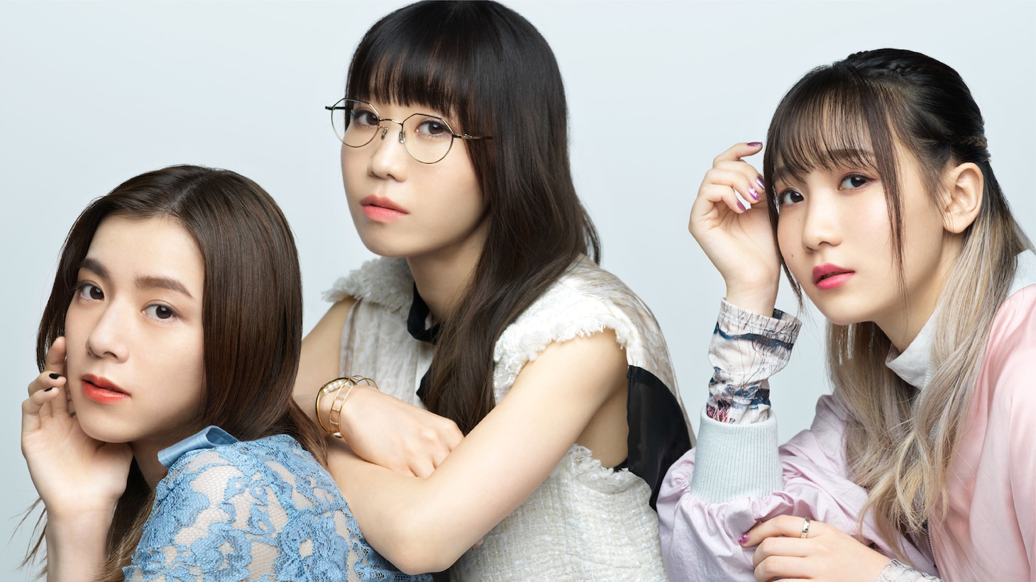 左からmilet、Aimer、幾田りら。