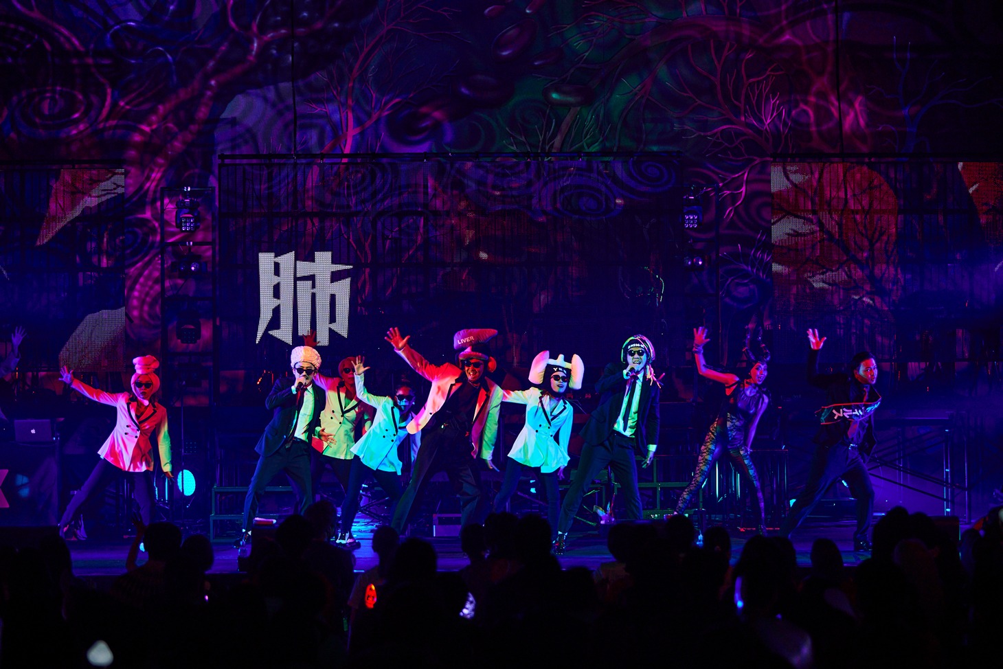 C&K「日本全国CK地元化計画 地元です。地元じゃなくても、地元ですツアー2021 劇団ひとりぼっち～僕は独りじゃない～ 改」東京・TOKYO DOME CITY HALL公演の様子。（撮影：鳥居洋介）