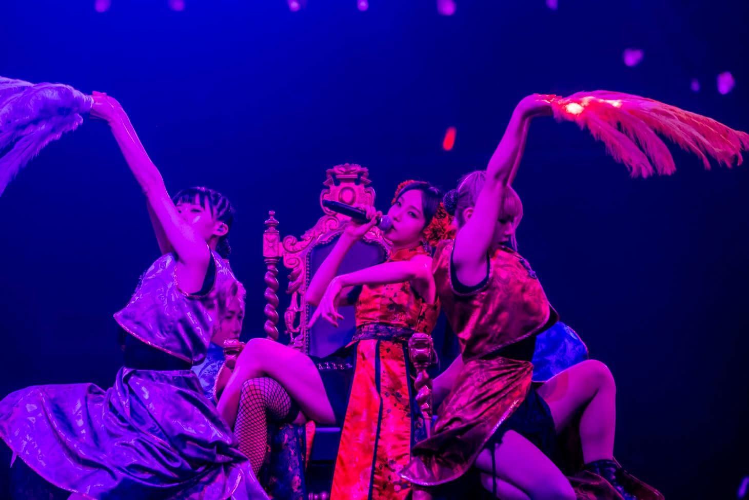 LiSA「LiVE is Smile Always～LADYBUG～」日本武道館公演の様子。（photo by Viola Kam［V'z Twinkle］）