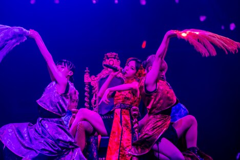 LiSA「LiVE is Smile Always～LADYBUG～」日本武道館公演の様子。（photo by Viola Kam［V'z Twinkle］）