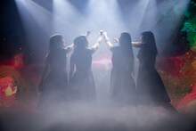 初のバラード「このままでいいんだよ」を披露する#2i2。