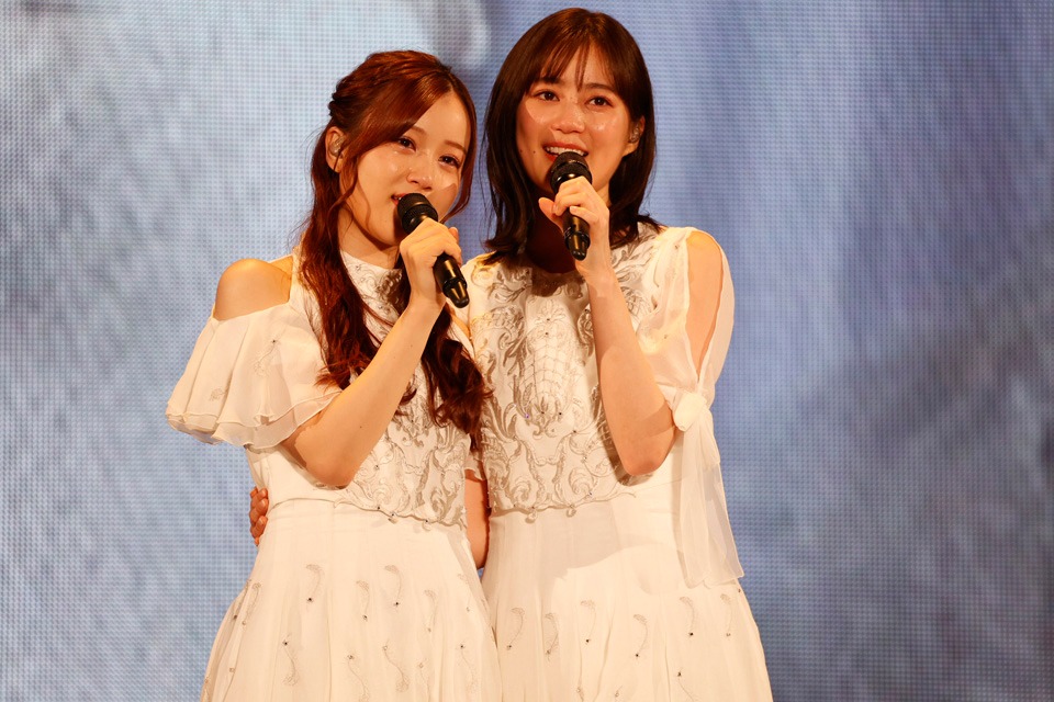 「ここじゃないどこか」を歌う星野みなみと生田絵梨花。