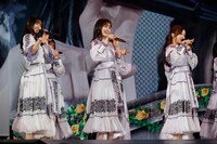 左から齋藤飛鳥、生田絵梨花、星野みなみ。