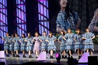 3期生メンバーと生田絵梨花。