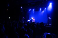 Moment Joon「White Lies & Blue Truth」の様子。