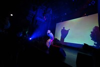 Moment Joon「White Lies & Blue Truth」の様子。