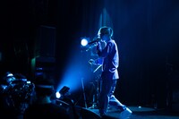 Moment Joon「White Lies & Blue Truth」の様子。