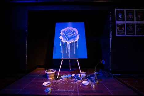 澁谷忠臣が描いた白い一輪の花。