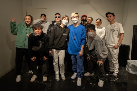 Moment Joon「White Lies & Blue Truth」出演者と関係者。