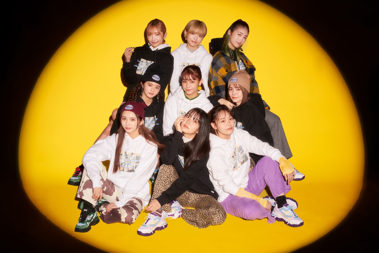 Girls2×atmos pink×FILAコラボレーションビジュアル