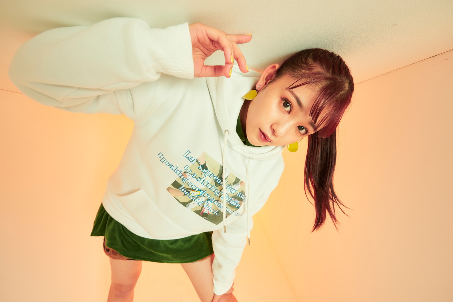 Girls2×atmos pink×FILAコラボレーションビジュアル