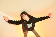 Girls2×atmos pink×FILAコラボレーションビジュアル