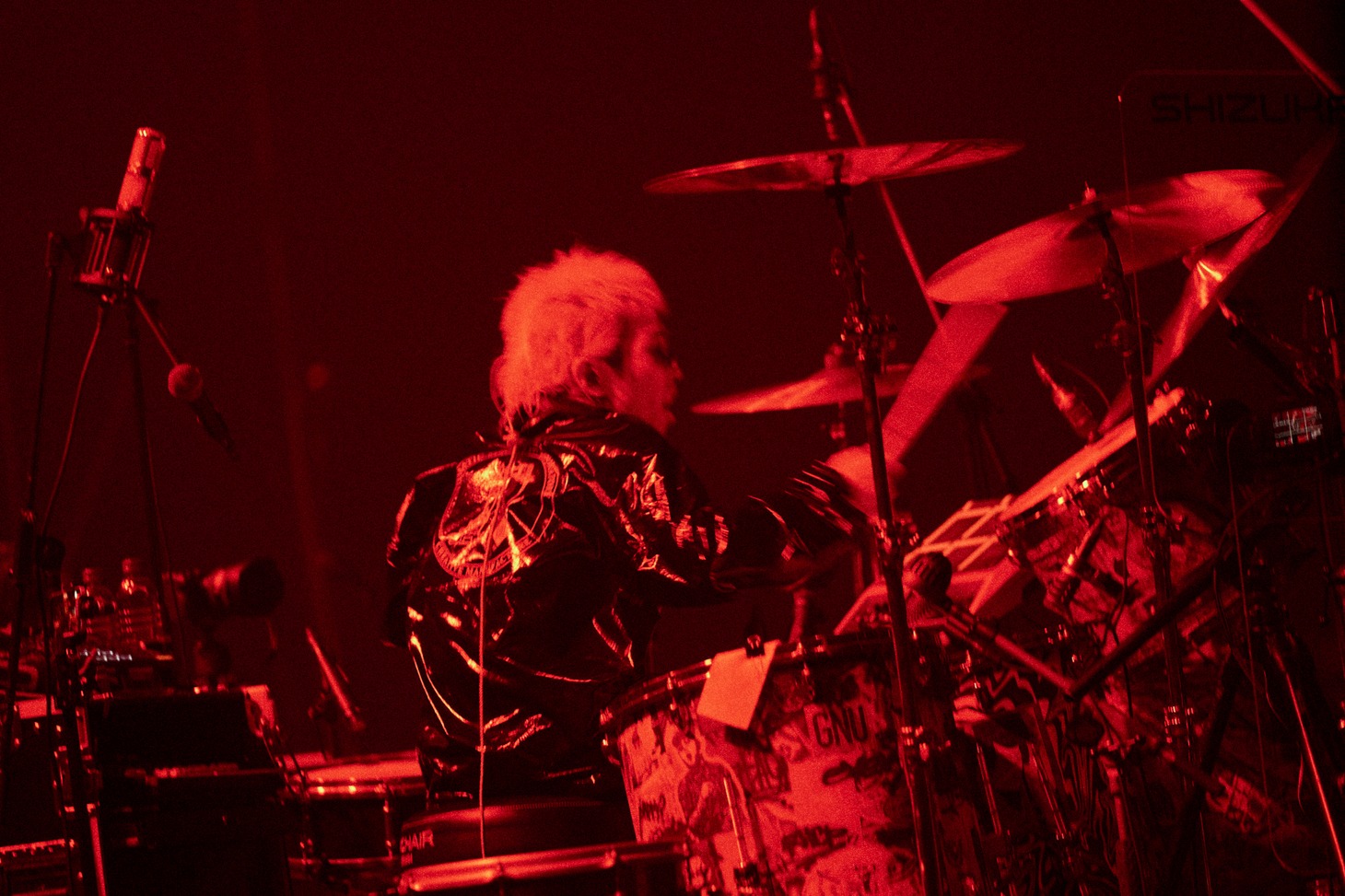 勢喜遊（Dr, Sampler）（Photo by Tomoyuki Kawakami）