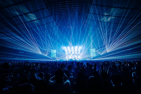 「King Gnu Live Tour 2021AW」国立代々木競技場第一体育館公演の様子。（Photo by Kosuke Ito）