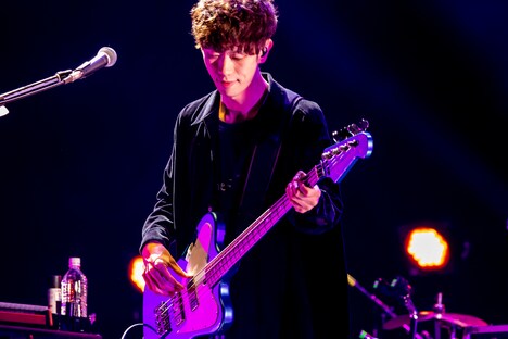 須藤優（B）（Photo by Viola Kam［V'z Twinkle］）