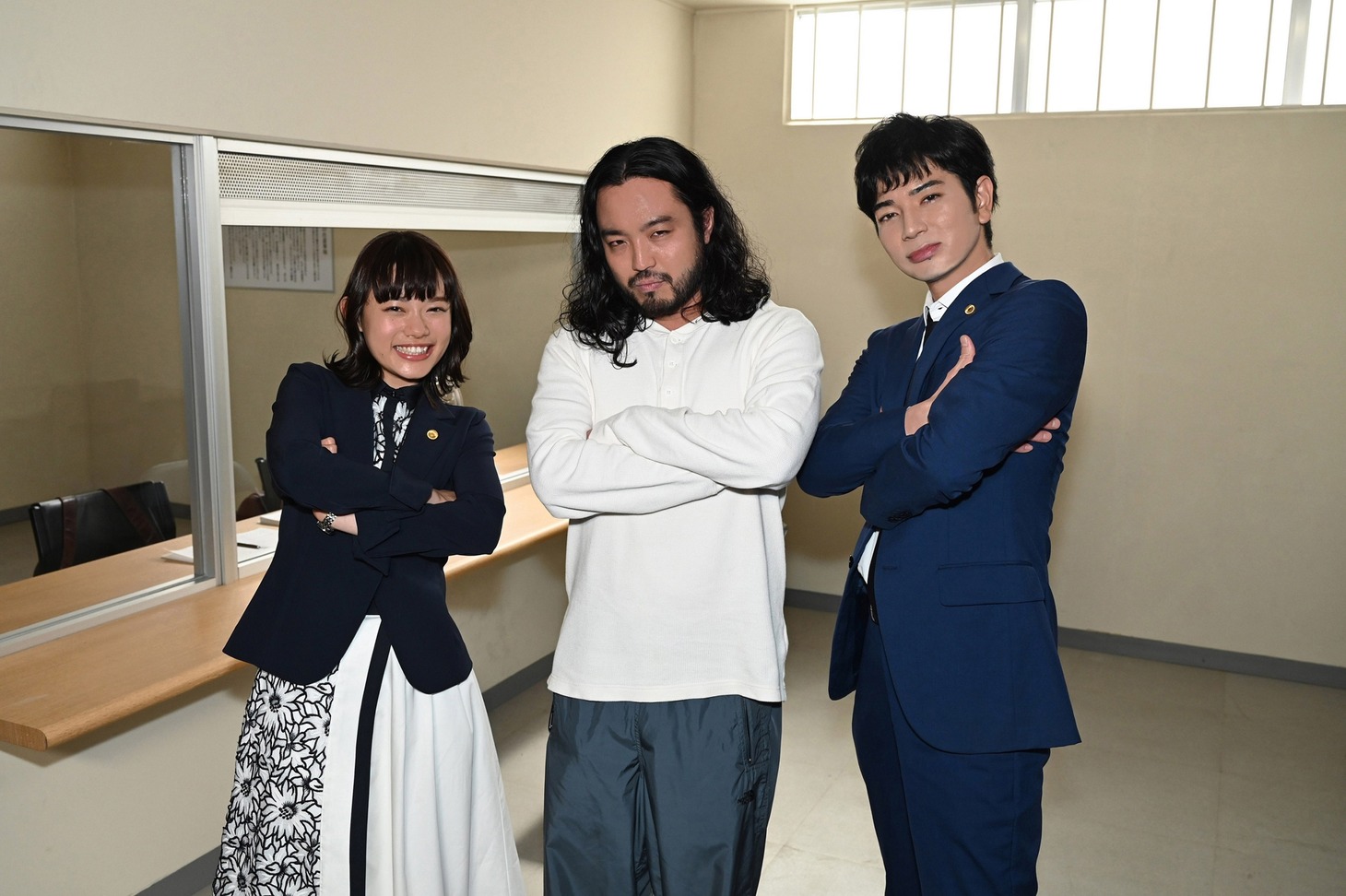 左から杉咲花、R-指定（Creepy Nuts）、松本潤。(c)2021「99.9-THE MOVIE」製作委員会