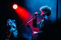 菅原卓郎（Vo, G）（撮影：西槇太一）