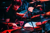 かみじょうちひろ（Dr）（撮影：西槇太一）