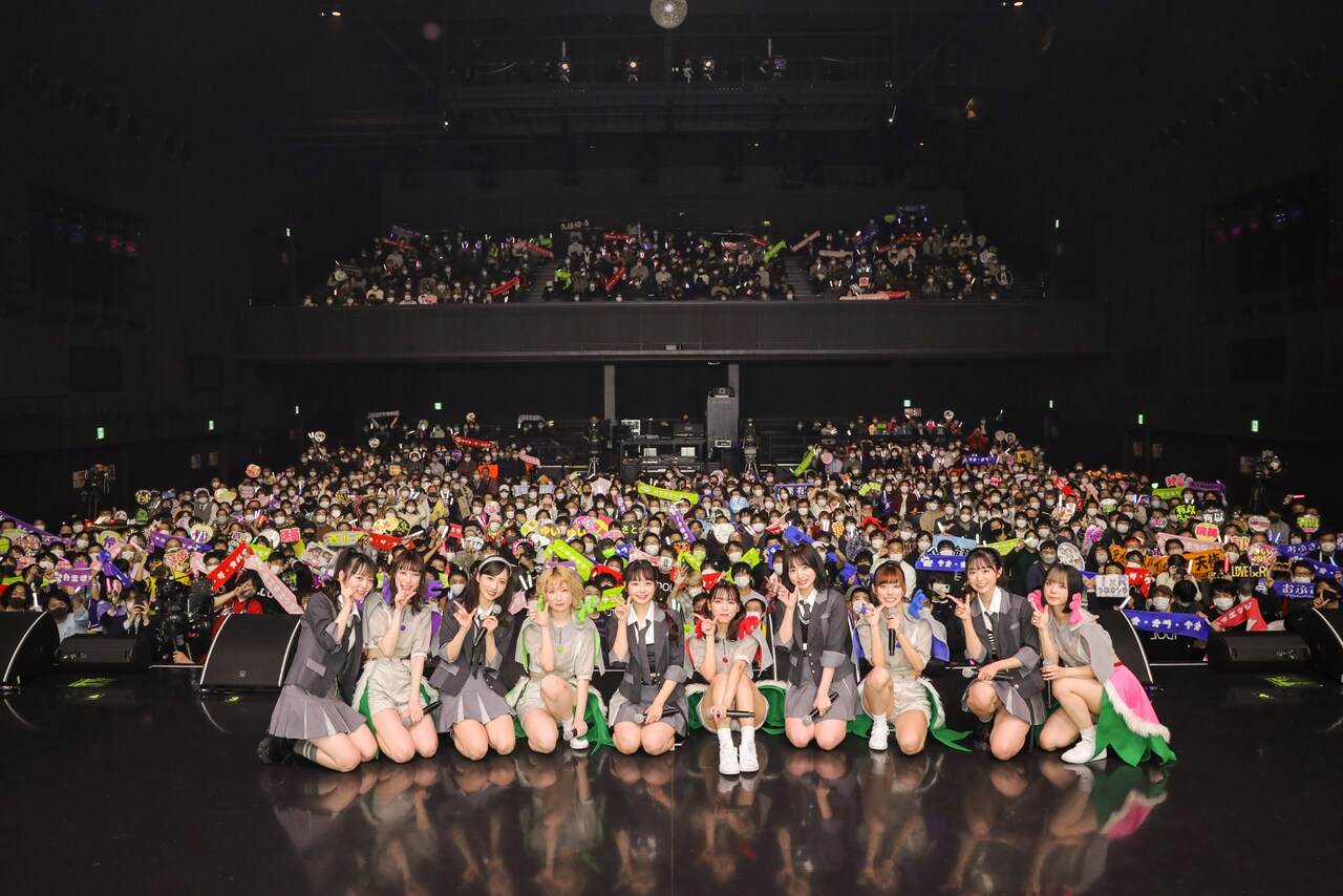 豆柴の大群、48グループとの対バンツアーで「ヘビーローテーション」コラボ