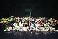 豆柴の大群とSTU48。