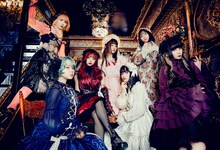 ZOC。左から3人目が藍染カレン。