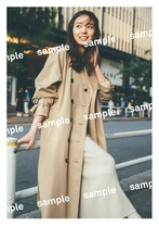 新内眞衣「夜が明けたら」特典ポストカード（撮影：東京祐）