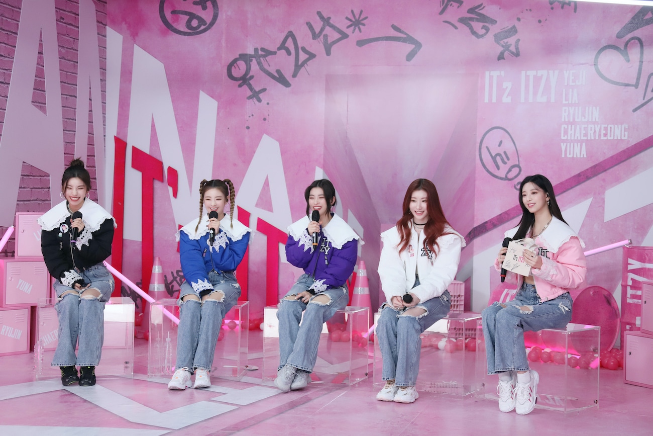 「ITZY JAPAN DEBUT SHOWCASE “IT'z ITZY”」トークパートの様子。（撮影：Jung kyujung @ MUcreative, Kim dongwoo @ Mucreative）