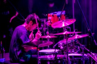 鈴木浩之（Dr）（Photo by Viola Kam / V'z Twinkle）