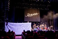 「THE KEBABS 椅子」第2部の様子。（Photo by Viola Kam / V'z Twinkle）