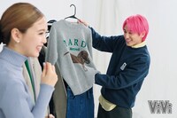 「ViVi」2022年2月号に登場する兼近大樹（EXIT）と藤田ニコル。