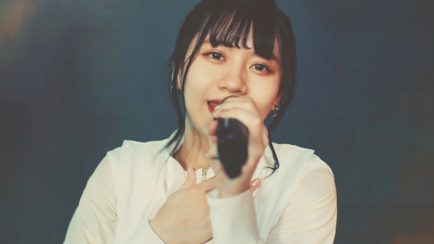 「 EMPiRE / RiNG to the BRiGHT FUTURE [BRiGHT FUTURE LiVE]」より。