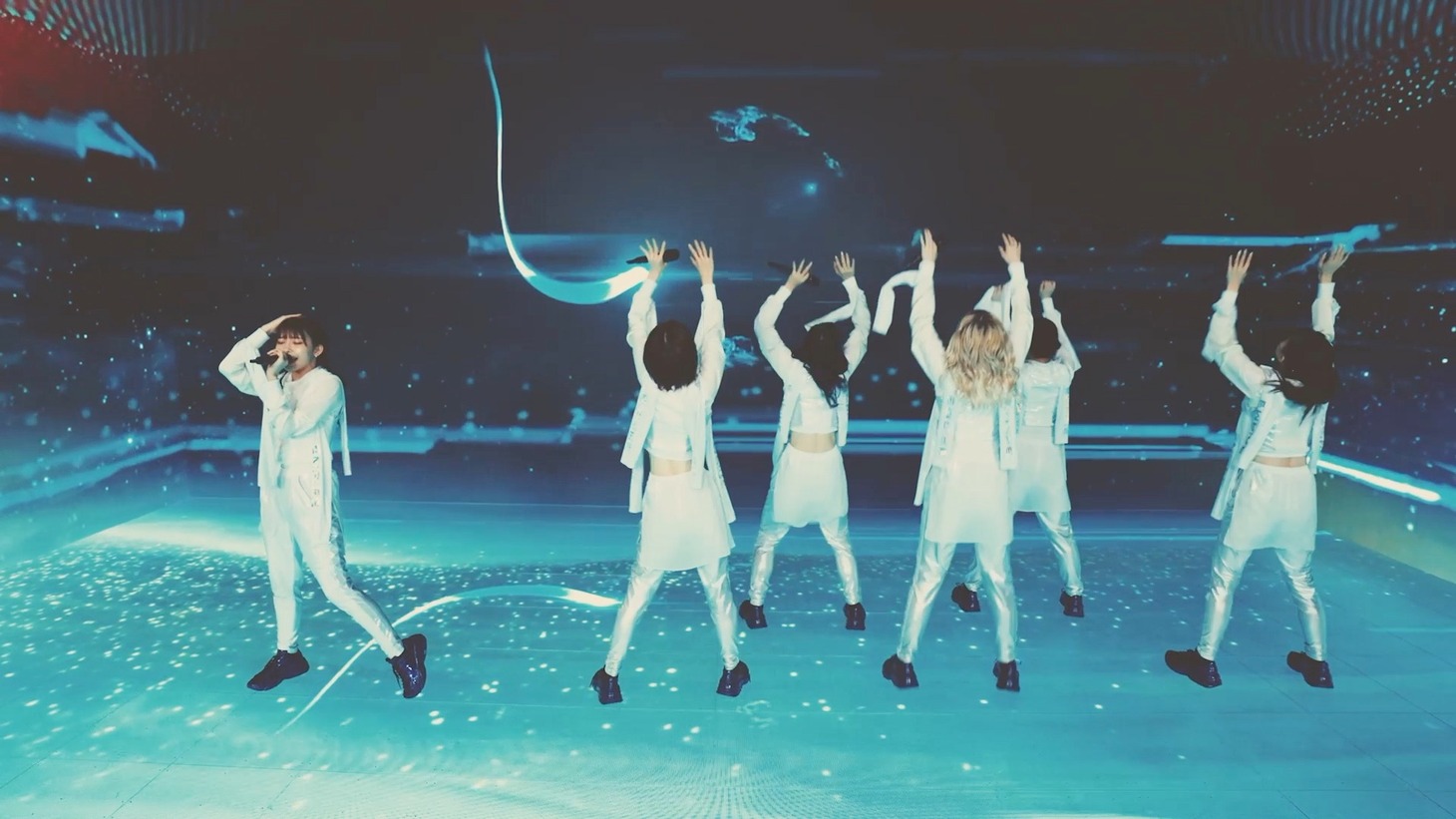 「 EMPiRE / RiNG to the BRiGHT FUTURE [BRiGHT FUTURE LiVE]」より。