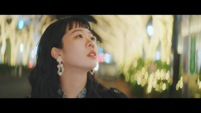 SHISHAMO「ブーツを鳴らして」ミュージックビデオより。