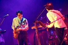 左から堀込高樹（Vo, G, Key）、シンリズム（G, Cho）。（撮影：後藤壮太郎）